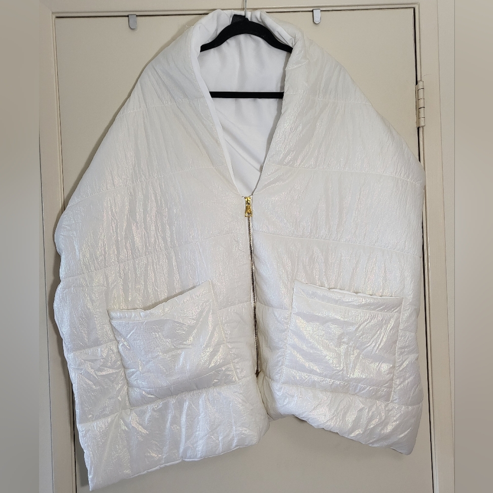 White & Opalescent Convertable Puffer Poncho/Scarf Gold Zipper Big Pockets OS